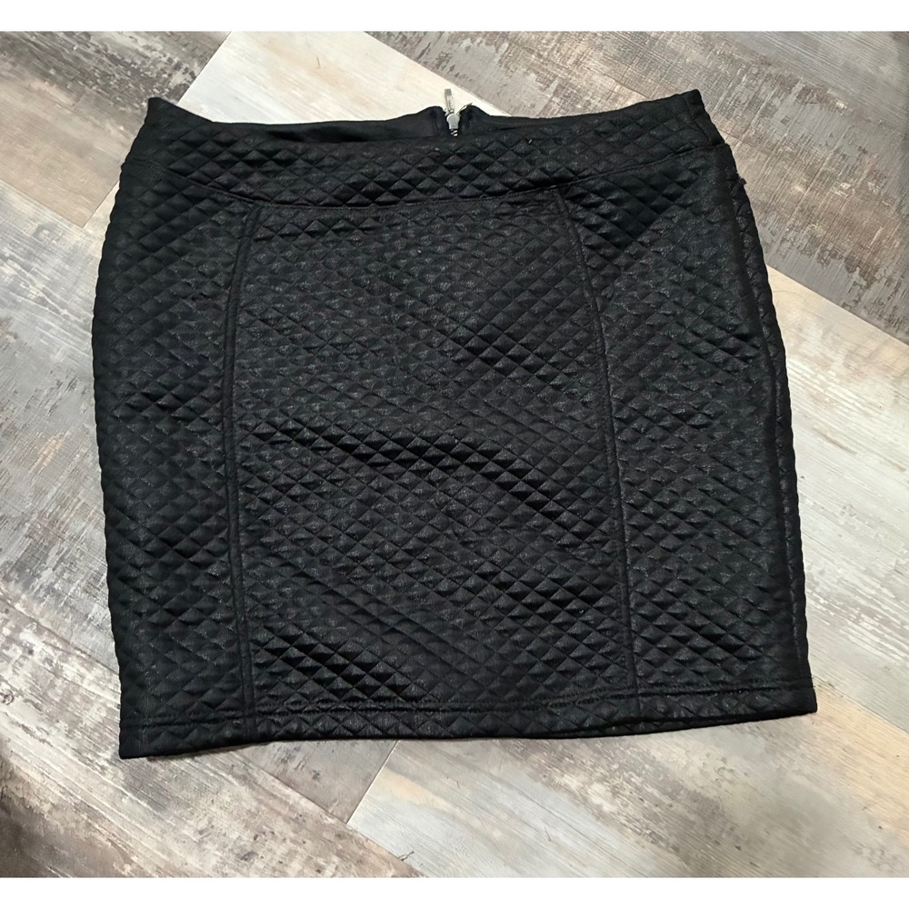 HM Black Quilted Mini Skirt Size Small Full Zip Back Textured Bodycon Skirt
